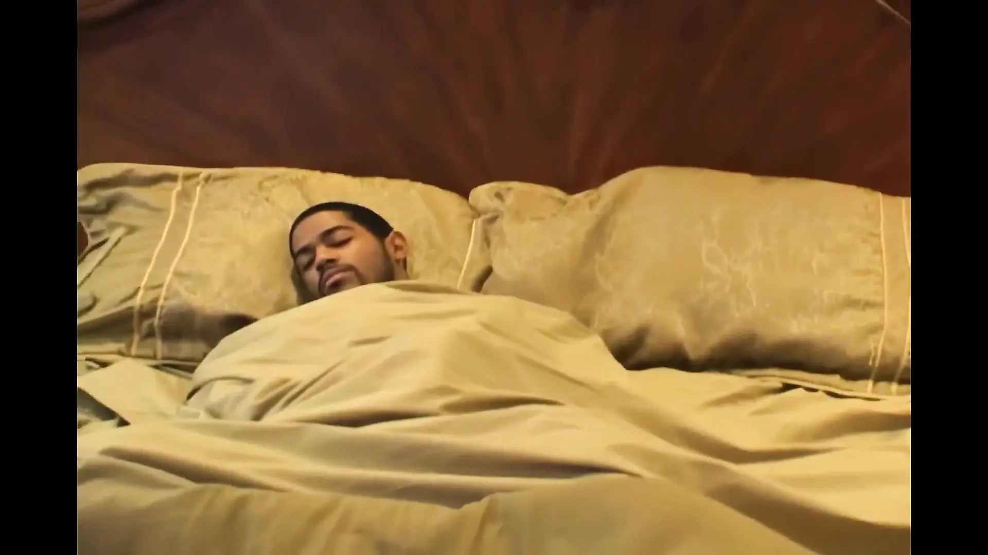 Τόσο μαύρο... τόσο γαμημένο βαθιά και μεγάλο!