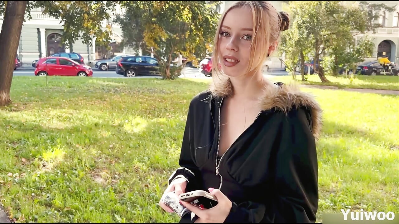 Застенчивая незнакомка изменила своему парню за деньги и большой член