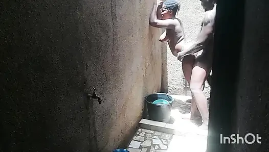 der Geschmack vom liebesspiel unter der dusche ist besser. deshalb wählt diane die dusche immer als unseren sexuellen treffpunkt