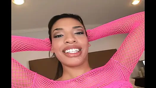 Göğüsleri azdırıyor ve tadıyor