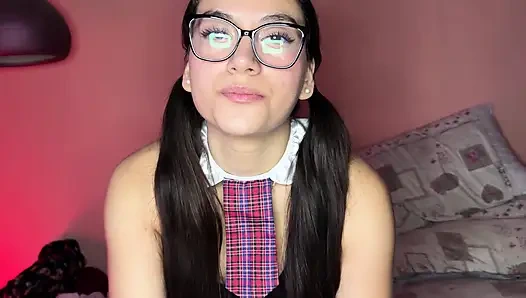 Nogaglola kız öğrenci gırtlağına kadar alıyor hd (tonlarca tükürük)