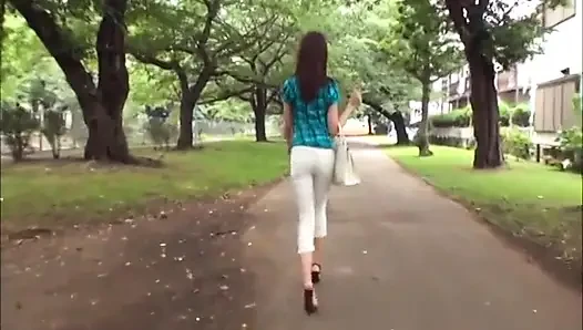 Bagian 1 - obsesi celana ketat. Si cantik semok mendorong pria liar tanpa melepas pakaian.