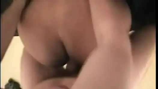 Pria kulit putih paruh baya menembus cewek muda kulit hitam cantik kelsie