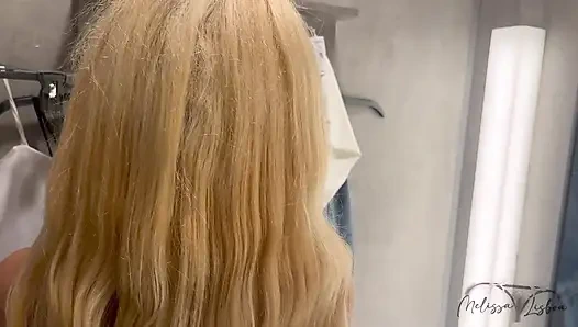 Меня чуть не застукали в примерочной магазина за сексом