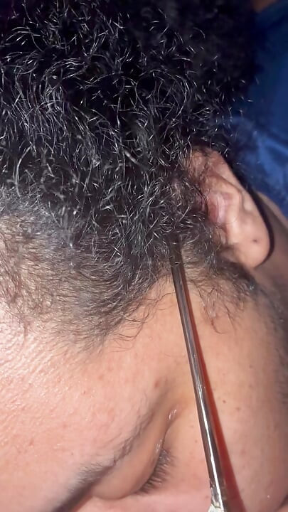 Jugoso labio trans usando garganta
