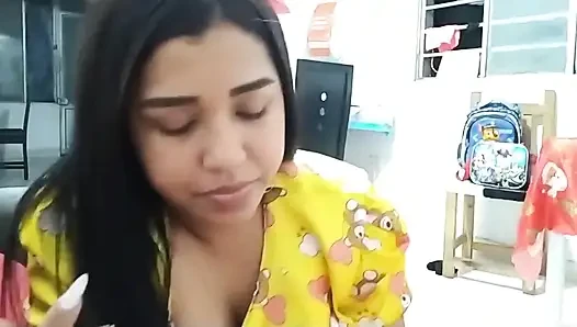 Adik tiriku minta dientot sama kontol besar