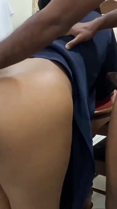 Mallu casal muçulmano desfrutando doloroso boquete anal de quatro da mesa de jantar | Clipe 1