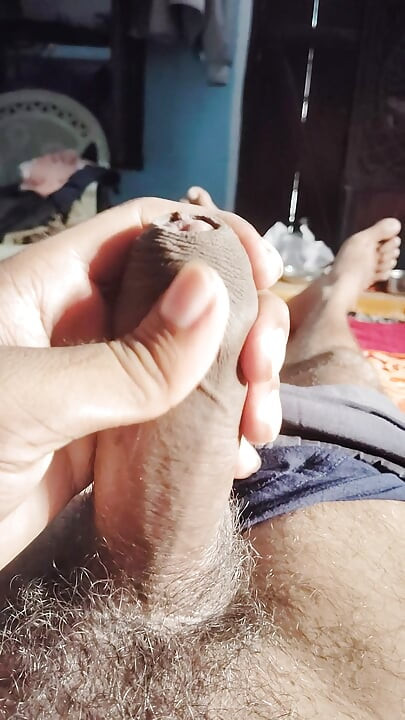 Cowok seksi india lagi asik masturbasi ganas