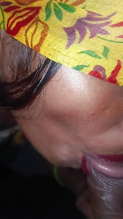 Desi bhabhi sucking my dick