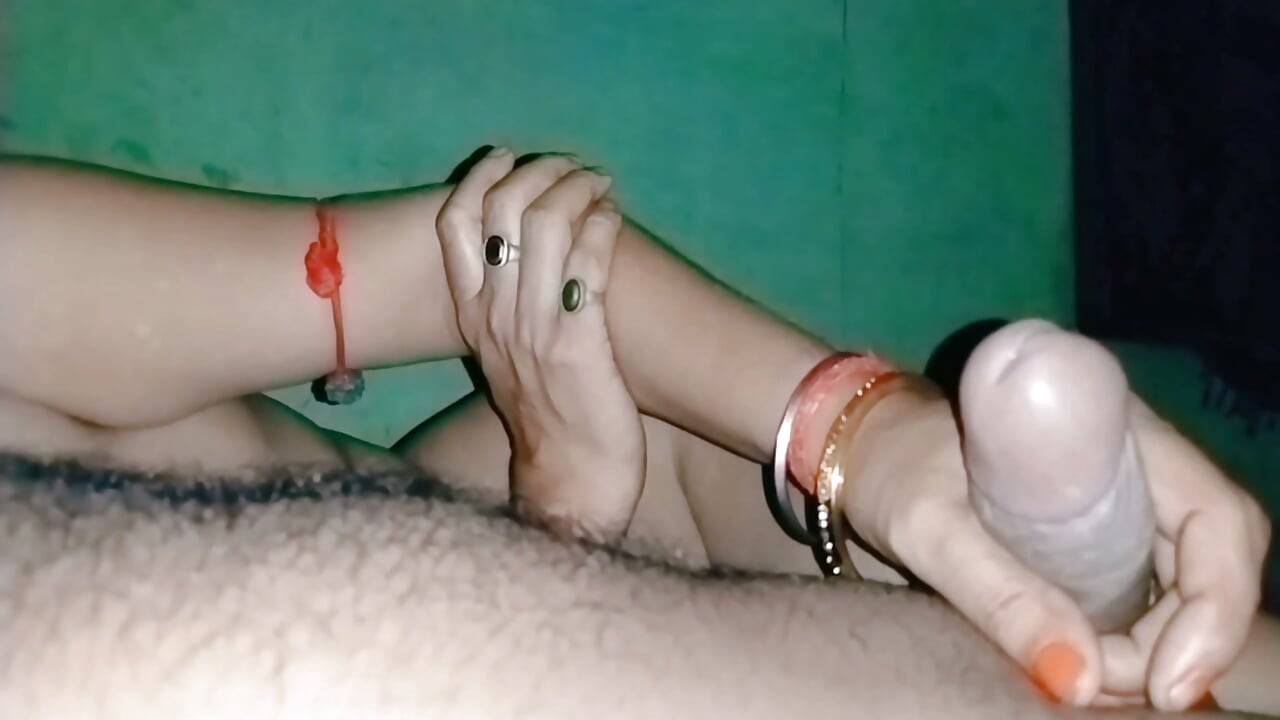 Big gaand horny aunty ki painful chudai or loud moan
