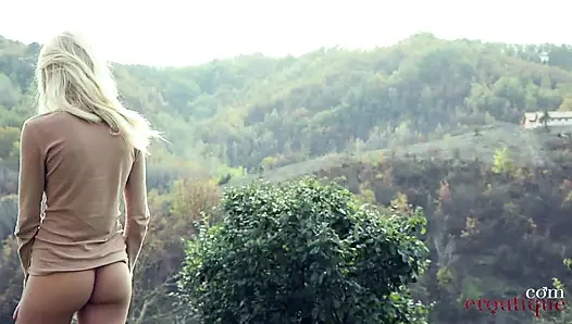 Victoria Puppy Outdoor Orgasm