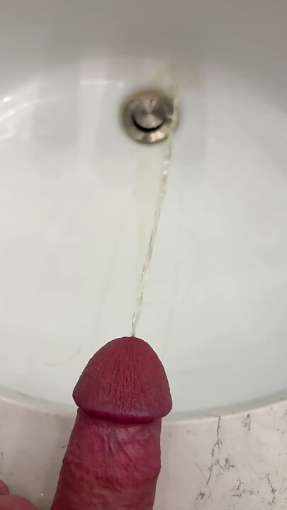 Sink Piss in Slow Motion