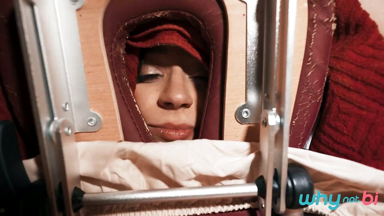 Whynotbi - Bi Couple Experiments with Male Masseuse