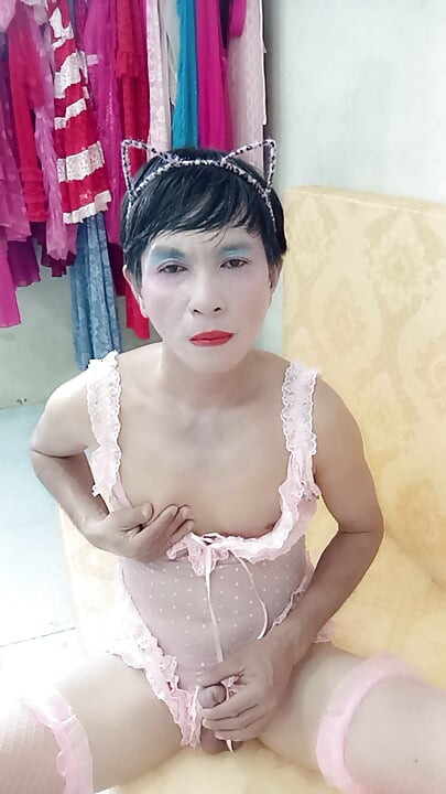 Transgenre Oanh Le portant de la lingerie sexy porno, faisant l’amour pour baiser une bite, trop de plaisir