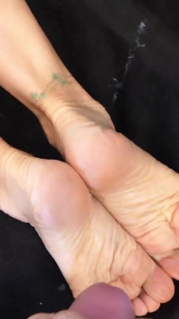 Неудачник наручника наручниках и дрочит ногами - ТРИ ЖЕЛАНИЯ E01 - БЕСПЛАТНОЕ ВИДЕО МИЛФЫ STELLA | Клип 2