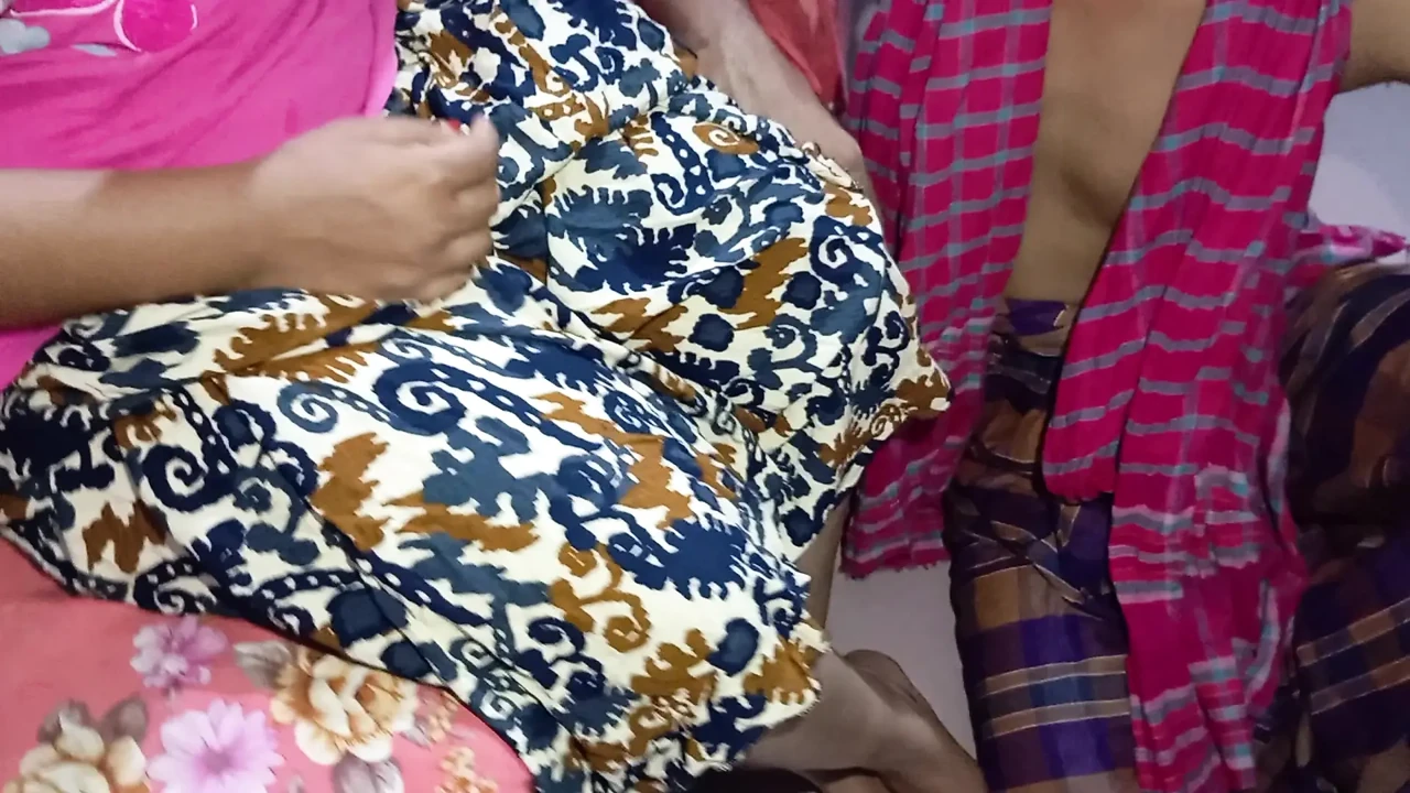 新婚18岁村妻做爱，孟加拉语音性爱视频