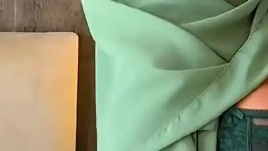 Pembantu berhijab seksi ngentot sama majikannya sendiri