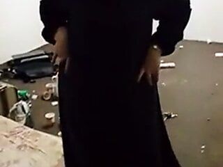 Mama sexy saudită Manar l-a futut pe Salman