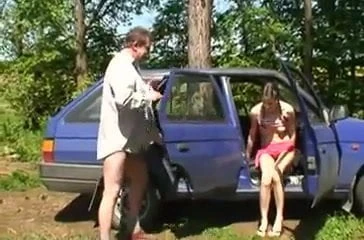 Razz- il vecchietto porta la nipote in camporella