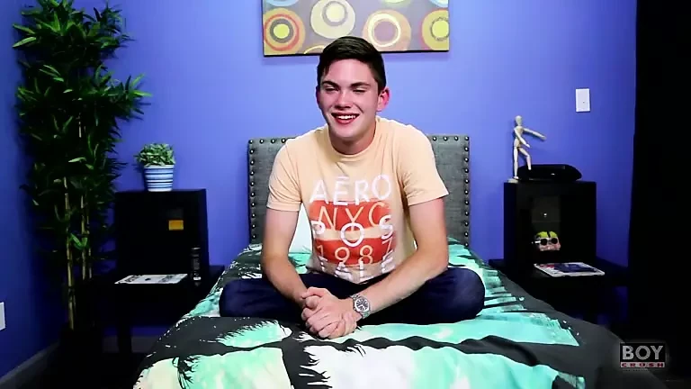 Michael Klein ne može da odoli drkanju i razmeće se njegovim velikim kurcem
