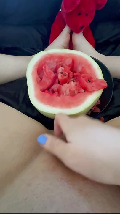 🍉 WATERMELON MULTIPLY HOMEMADE FEMALE ORGASMS- FULL ARAB LONG PORN VIDEO 2025- BEST SAUDI AMATEUR- ARABIAN SNOWWHITE KINKY MAST