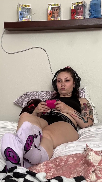 Gamer Girl Foot Ignore