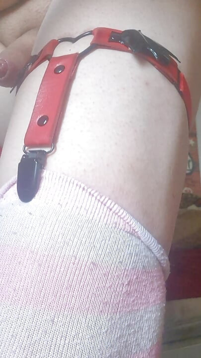 Femboy destruindo sua bunda com vibrador