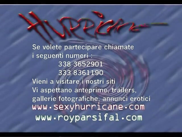 MAMĂ SEXY ITALIANĂ FUTUTĂ PE LA SPATE