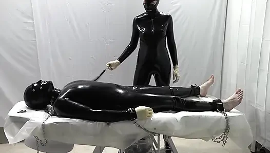 Миссис Домина и ее эксперименты над рабом.