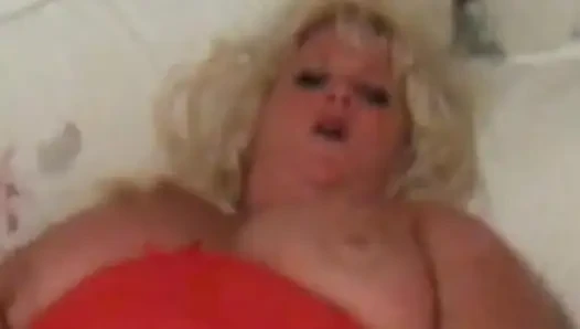 Sesi bermain mainan solo si cewek hot rambut merah