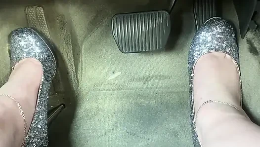 Topuklu 5'te pedal pompalıyor
