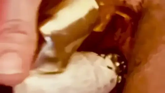 Милфа долбит свою киску