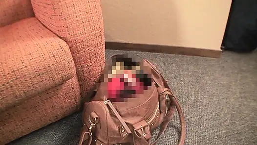 Gadis remaja Jepang dengan kaus kaki tinggi lutut memeknya dicrot di dalam