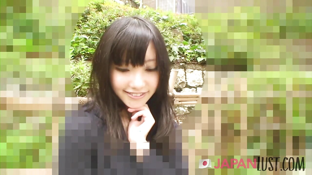 Japanisches teen präsentiert ihre frische muschi für pOV-sex