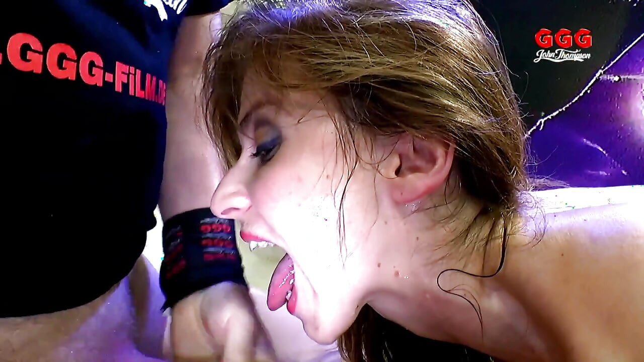 Lia Louise No Fear of Big Cocks Wild supt și futai