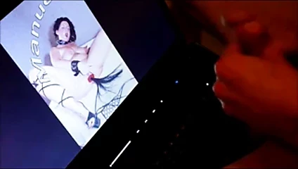 Manuela'ya saygı duruşu