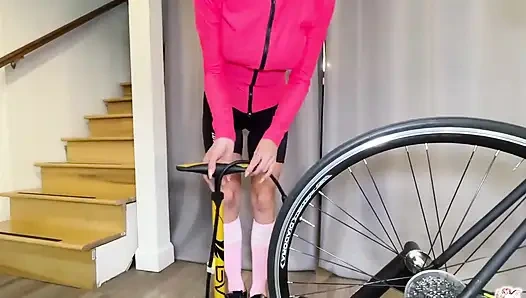 İşte ilk meme büyütme içeriğimin bir tbt'sı "lastiğim yerine göğüslerimi şişiriyorum!"