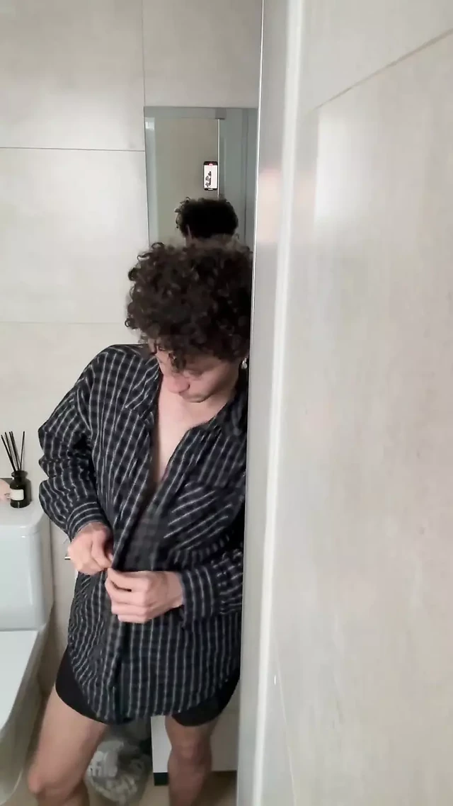 Harry_jen  Cute Twink Takes a Shower and Cums