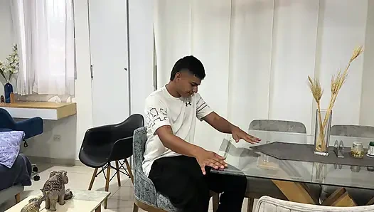 Büyük götlü latin üvey kız kardeşimi tatlı yemeye davet ediyorum ve sonunda büyük ve lezzetli yarağımı yiyor