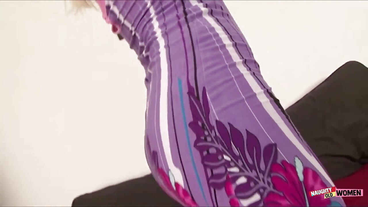 After Short Dildo Masturbation the Super Horny Blonde MILF Gets on a Very Big Cock