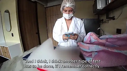LATINA-KRANKENSCHWESTER melkt meine SPERMaprobe mit Maschine und seinem halsfick