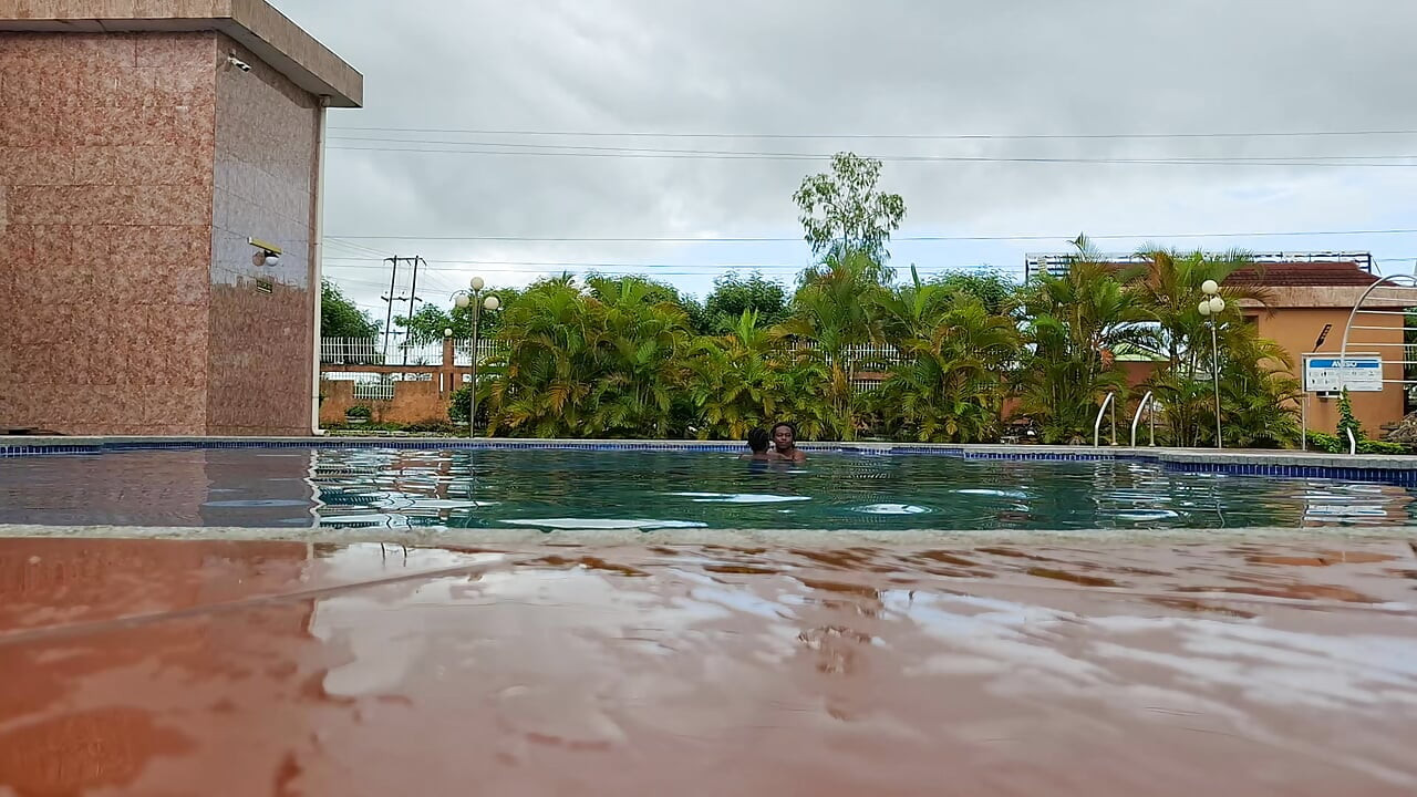 Espermatizoido Boiando Na Piscina Foda Dura Na Agua Orgasmo Dupl