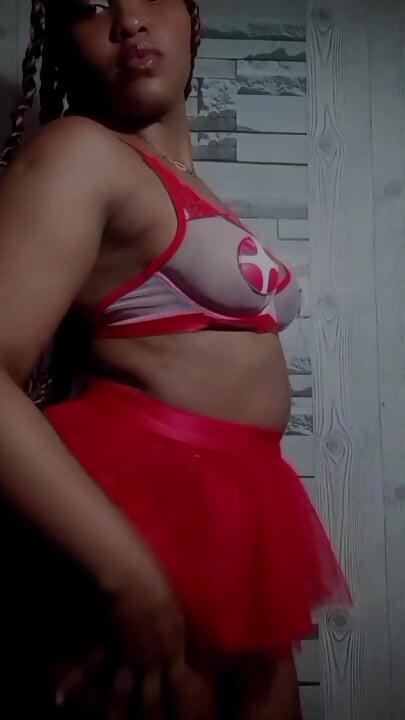 Aap kuchh adbhut dekhna chahte hain yah kali mahila aapko use dekhne ke lie intjar kar rahi hai aur aap usse prbhavit honge ki vah kya karne ja rahi hai