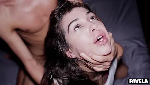 Adik tiriku datang berkunjung