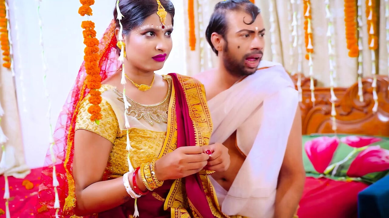 Desi Bade Dudhwali Nai Nawali Dulhan Ko Pati ke Samne Uska Ex Boyfriend Chod Diya ( HIndi Audio )