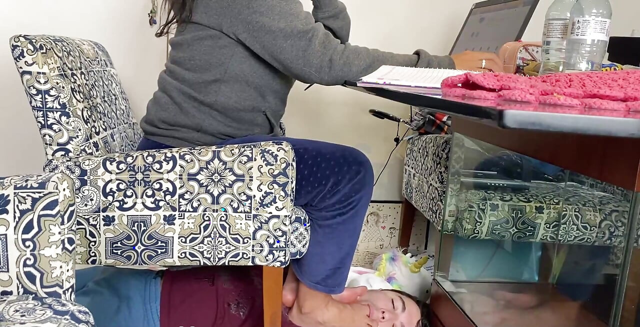 לאלה כיפה יש עבדים בחיים האמיתיים להשתמש בהם