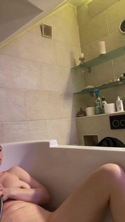 温水让我的乳头变硬