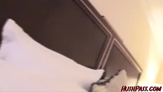 Catalina White Drops борется за большой член ночью