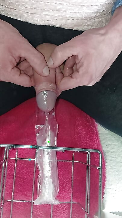 49 squirts for a huge sperm donor