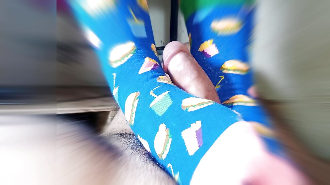 солома с ступнями в очень забавных чулках